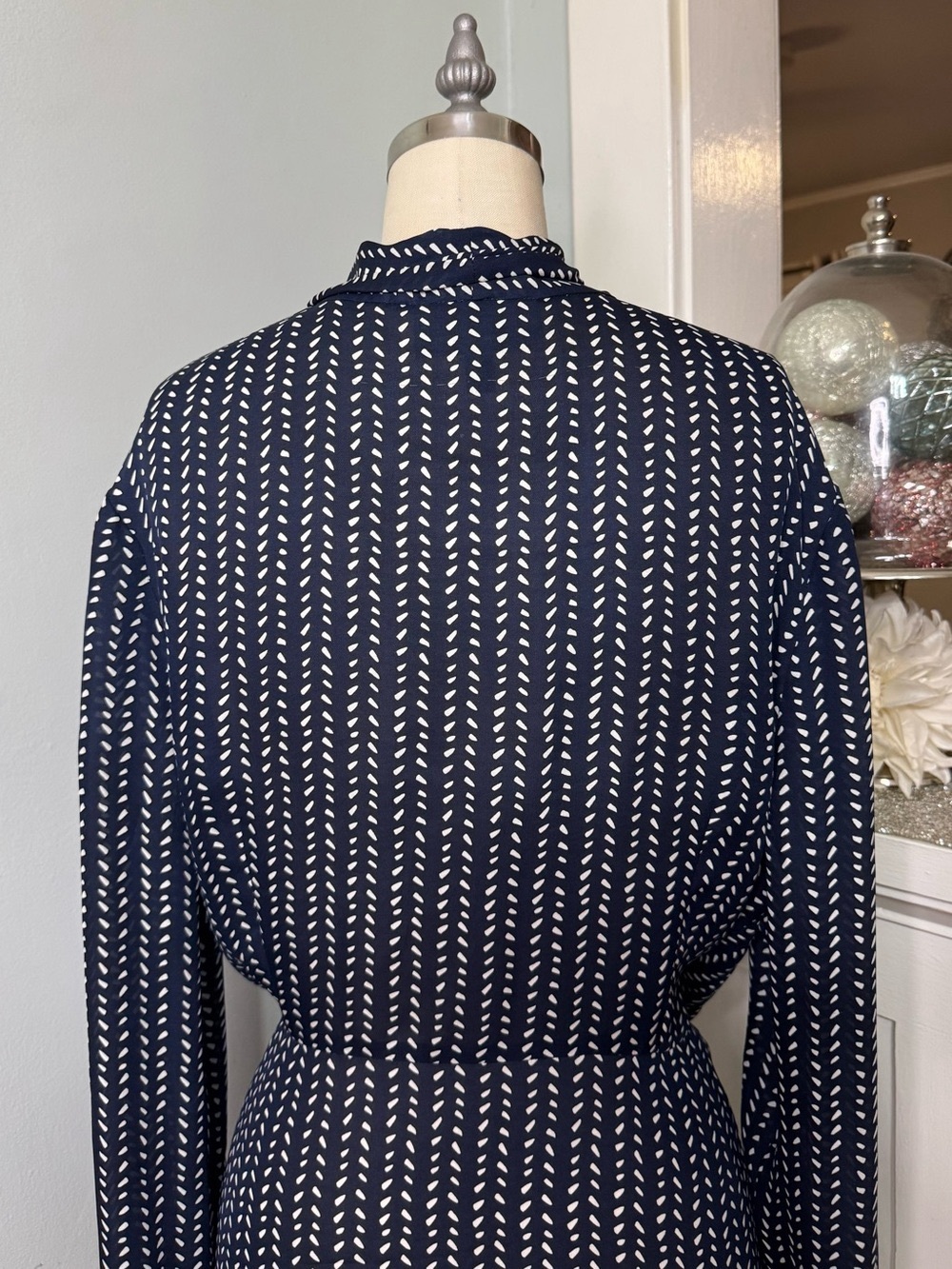 Classiques Entier 100% Silk Navy Blue Printed Tie Neck Blouse XL - Picture 6 of 12